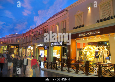 Las Vegas Nevada, The Strip, South Las Vegas Boulevard, Forum Shops at Caesars Palace, shopping shopper shopping shopper negozi mercati di mercato buy Foto Stock