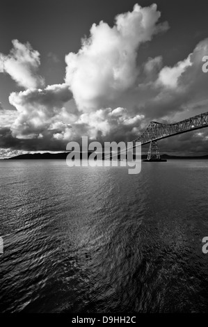 US Highway 101 attraversa il fiume Columbia tra Oregon e Washington sul Astoria-Megler Bridge Foto Stock