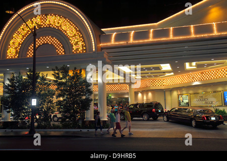 Las Vegas Nevada,Downtown,Golden Nugget Hotel & Casino,hotel hotel hotel alloggio motel,fronte,ingresso,notte vita notturna sera dopo il buio,luci, Foto Stock