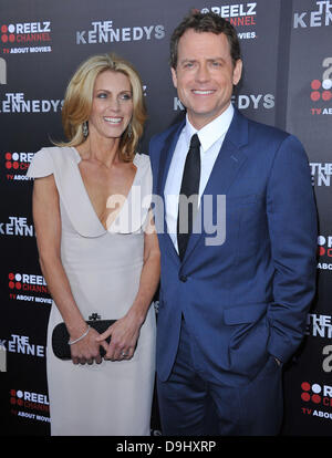 Helen Labdon e Greg Kinnear prima mondiale di "Kennedys" presso la Academy of Motion Pictures Arts and Sciences Samuel Goldwyn Theater di Beverly Hills, la California - 28.03.11 Foto Stock