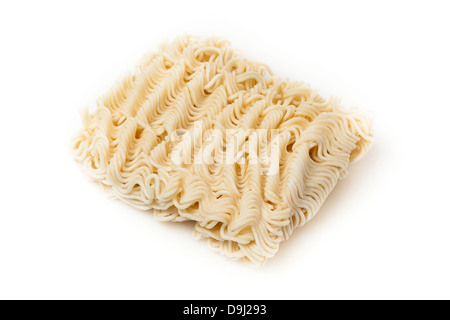 In casa Quick spaghetti ramen con carote e piselli Foto Stock