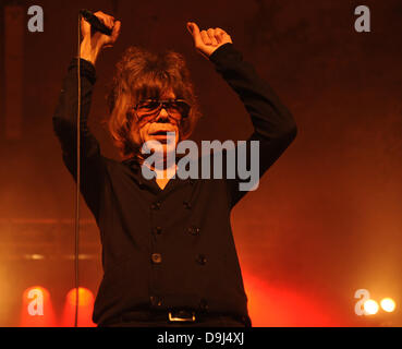 David Johansen New York Dolls eseguire live presso la Old Vic Tunnel, Londra Inghilterra - 31.03.11 Foto Stock