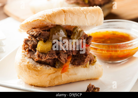 Succosa casalingo italiano sandwich di manzo con peperoncino Foto Stock