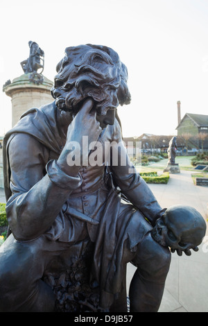 Inghilterra, Warwickshire, Stratford-upon-Avon, Bancroft giardini, Gower Memorial, Borgo e William Shakespeare statue Foto Stock