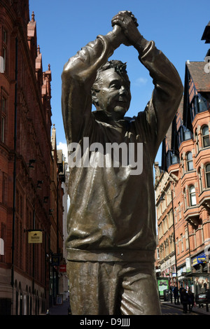 Statua di football manager Brian Clough a Nottingham, Inghilterra Foto Stock