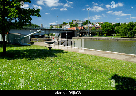 Cumberland Basin e il ponte sospeso di Clifton, Floating Harbour, bristol, inghilterra. Foto Stock