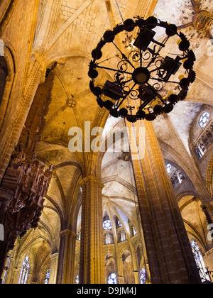 Interno della Santa Eulalia cattedrale nel quartiere Gotico di Barcellona, Spagna 1 Foto Stock