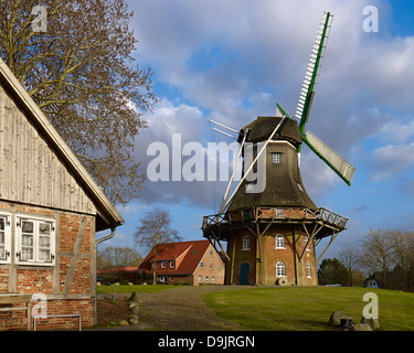 Smock mulino in Midlum, Wursten, distretto di Cuxhaven, Bassa Sassonia, Germania Foto Stock