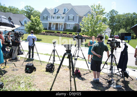 North Attleboro, Massachusetts, STATI UNITI D'AMERICA. Xx Giugno, 2013. Il North Attleboro, Massachusetts casa dei New England Patriots manualmente l'estremità Aaron Hernandez è il fuoco della media di giovedì, 20 giugno 2013. Hernandez non è stata esclusa come un sospetto nella morte di semi-pro football player, 27-anno-vecchio Odin Lloyd che è stato trovato ucciso vicino alla casa di Hernandez. Credito: Nicolaus Czarnecki/METRO US/ZUMAPRESS.com/Alamy Live News Foto Stock