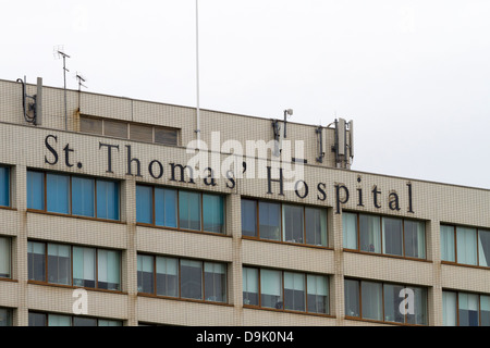 St Thomas' ospedale, Lambeth, Londra, Regno Unito. Vista dal Westminster Bridge. Foto Stock