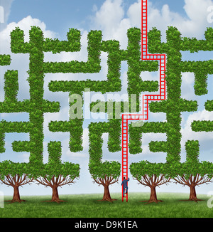 Adattarsi al cambiamento e di trovare soluzioni creative a difficili sfide crescenti come un gruppo di alberi come un labirinto o labirinto e un Foto Stock