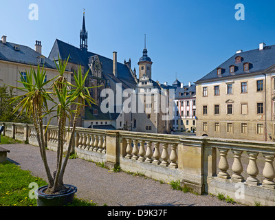 Cortile con la chiesa abbaziale di San Giorgio dal Agnesgarten, castello di Altenburg, Turingia, Germania Foto Stock