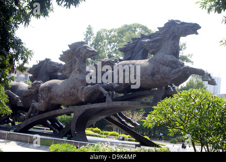 Shenzhen in Cina: cavallo scultura. Ganoderma lucidum park di Shenzhen, ci sono un paio di belle sculture di cavalli, è una bella landsc Foto Stock