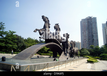 Shenzhen in Cina: cavallo scultura. Ganoderma lucidum park di Shenzhen, ci sono un paio di belle sculture di cavalli, è una bella landsc Foto Stock