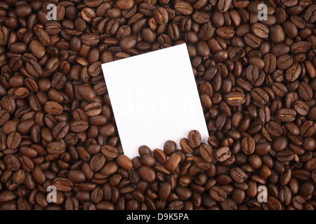 I chicchi di caffè con nota slip di carta Foto Stock