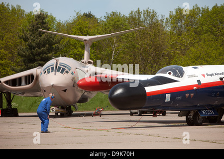 Canberra guerra fredda degli anni sessanta RAF aeromobili a Bruntingthorpe airfield leicestershire Foto Stock