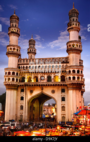 Facciata di una moschea, Charminar, Hyderabad, Andhra Pradesh, India Foto Stock