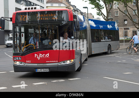 Bendy autobus ibrido Dusseldorf Germania Foto Stock
