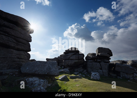 Il granito formazioni rocciose su Combestone Tor. Parco Nazionale di Dartmoor. Devon. In Inghilterra. Regno Unito. Foto Stock