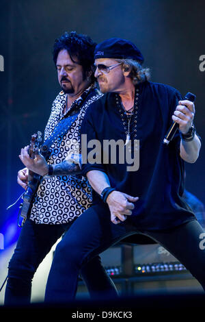 Milano Italia. Xx Giugno 2013. La American rock band TOTO esegue live all Ippodromo del galoppo durante il 'trentacinquesimo anniversario Tour' Credito: Rodolfo Sassano/Alamy Live News Foto Stock