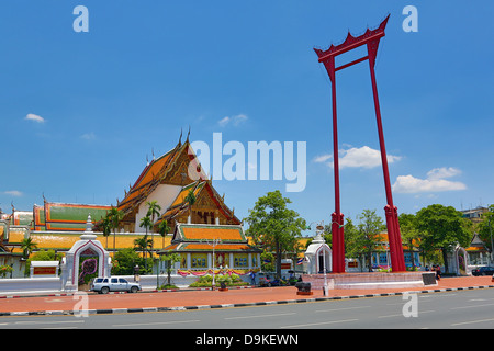 Il Gigante Swing, Sao Ching Cha,e Wat Suthat Tempio di Bangkok, Tailandia Foto Stock