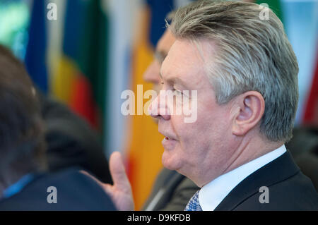 Il Commissario europeo Karel De GUCHT partecipa a una conferenza stampa sugli ultimi sviluppi del commercio tra Europa e Cina presso la delegazione europea a Pechino. © Time-Snap Foto Stock