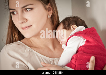 Donna con bambino neonato ragazza Foto Stock