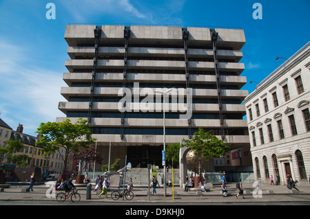 Stile Brutalist Central Bank building lungo Dame Street central Dublino Irlanda Europa Foto Stock