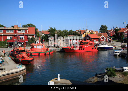 Barche pilota nel porto di Landsort Isola (Oeja), porto, arcipelago di Stoccolma, mar baltico, Svezia e Scandinavia Foto Stock