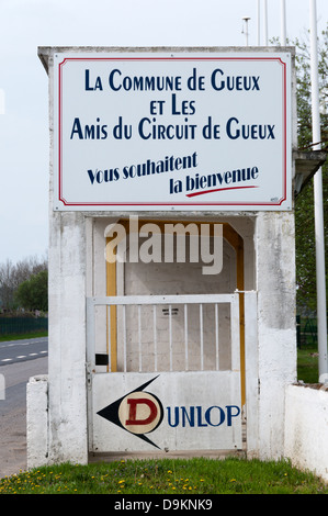 Les Amis du Circuit de Gueux sono il ripristino e preservando la Reims-Gueux Racing circuito nel nord della Francia. Foto Stock