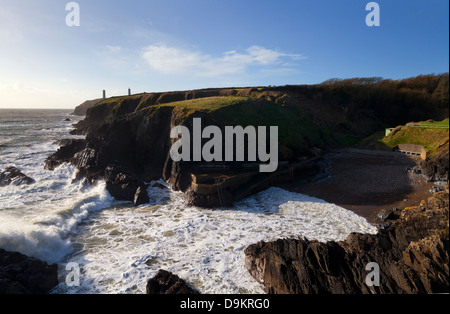 Newtown Cove, vicino all'uomo di metallo sulla testa di Newtown, Tramore, nella contea di Waterford, Irlanda Foto Stock