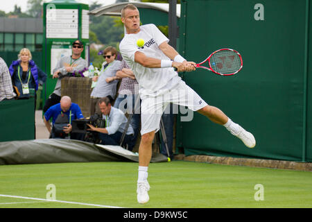 All England Lawn Tennis Club, Wimbledon, Londra, Regno Unito. Il 21 giugno 2013. Lleyton Hewitt ha visto in pratica prima del 2013 campionati di Wimbledon. Credito: Graham Eva/Alamy Live News Foto Stock