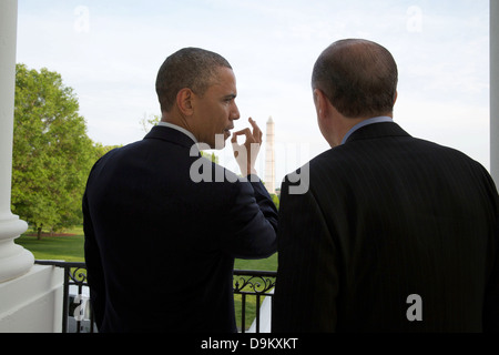 Il Presidente Usa Barack Obama i colloqui con il Primo ministro Recep Tayyip Erdoğan della Turchia sul portico del Sud prima di una cena di lavoro a casa bianca 16 Maggio 2013 a Washington, DC. Foto Stock