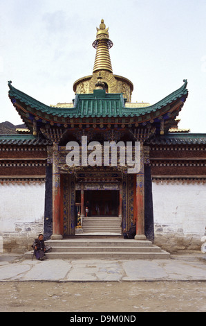 Il Gong Tang pagoda in Labuleng Si o monastero Labrang uno dei sei grandi monasteri della scuola Gelug del buddhismo tibetano situato ai piedi della montagna di Phoenix a nord-ovest della contea di Xiahe in tibetano Gannan nazionalità prefettura autonoma, provincia di Gansu in Cina Foto Stock