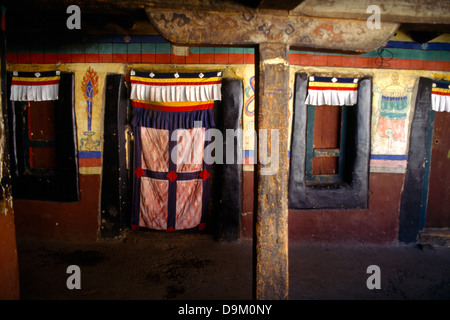 Il Tibet Cina Samye chiostro del monastero monaci (quarti viventi) Foto Stock