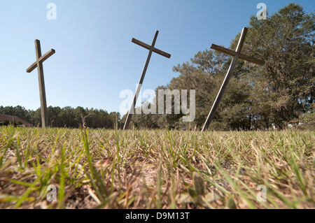 Tre Croci del Calvario presso una chiesa battista in North Florida. Foto Stock