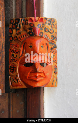 Artigianato e opere artigianali presso un negozio di souvenir nel Casco Antiguo di Panama City. Foto Stock