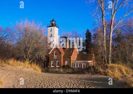 Il Presque Isle Lighthouse nel tardo pomeriggio di luce su un bellissimo lago Erie giorno, Erie in Pennsylvania, STATI UNITI D'AMERICA Foto Stock