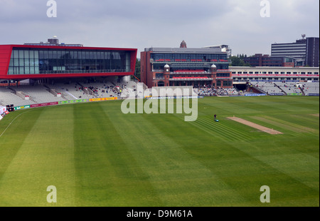 Il rinnovato padiglione e il punto a emirates Old Trafford cricket ground, manchester, Regno Unito Foto Stock