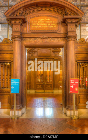L'ingresso alla Rosa Sala di lettura principale nel ramo principale della Biblioteca Pubblica di New York in New York City. Foto Stock