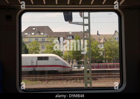 ICE (Intercity Express) treno passeggeri, Solingen, Germania. Foto Stock