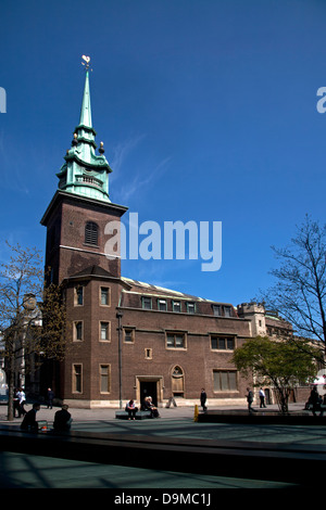 Tutti hallows dalla torre ( chiesa più antica della città - fondata 675 AD) chiesa tower hill london Inghilterra England Foto Stock