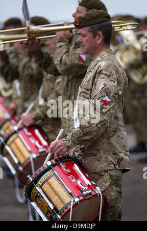 I batteristi dell'esercito britannico al Preston Military Show di Fulwood Barracks, Preston, Lancashire. Militari e donne, cadetti e veterani che indossano uniformi camouflage l'esercito da tutto il Nord Ovest: Cheshire, Cumbria, Lancashire, Merseyside e Greater Manchester. Il Preston Military Show è la più grande mostra delle forze armate britanniche nel nord-ovest dell'Inghilterra. Foto Stock