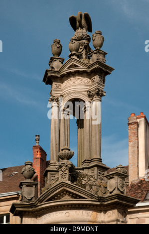 Parte superiore della St Lazare fontana vicino Cattedrale Autun Borgogna Francia Foto Stock