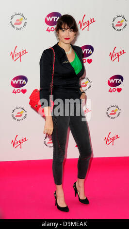 Jasmine Guinness assiste il WTA Pre-Wimbledon Party presso il Roof Gardens Kensington. Credito: Peter Phillips/Alamy Live News Foto Stock