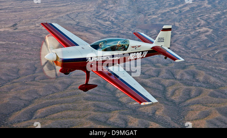 Un Extra 300 acrobatici aerei da addestramento APS in Mesa, Arizona. Foto Stock