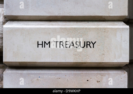 HM Treasury nome di pietra-piastra in ingresso al Tesoro HM uffici, Whitehall, Westminster, London, Regno Unito Foto Stock