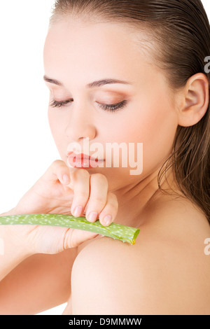 Donna con aloe vera, isolato su sfondo Foto Stock