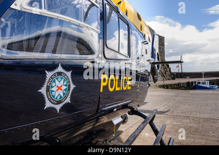 PSNI elicottero della polizia Eurocopter EC-135 G-PSNI sul terreno Foto Stock