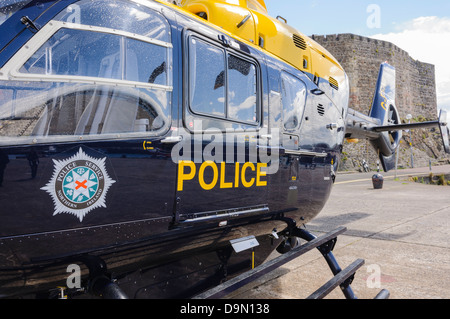 PSNI elicottero della polizia Eurocopter EC-135 G-PSNI sul terreno Foto Stock